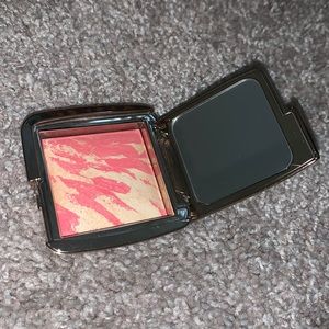 Hourglass ambient lighting blush